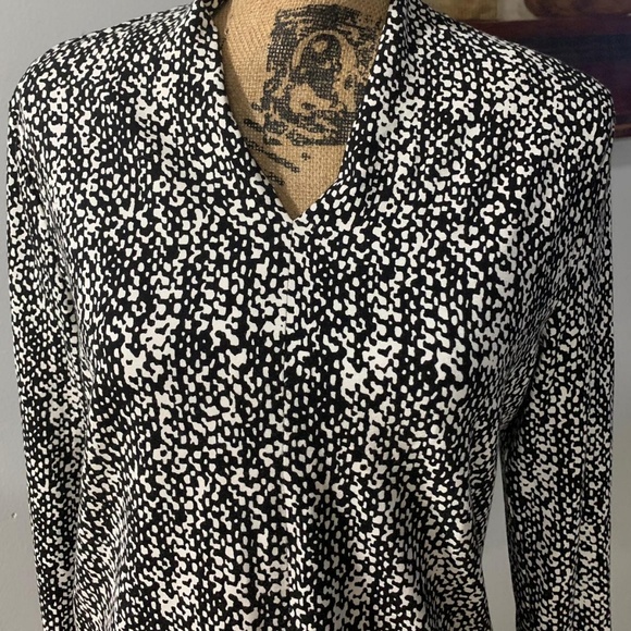 Talbots  blouse 🦋 - Picture 5 of 6